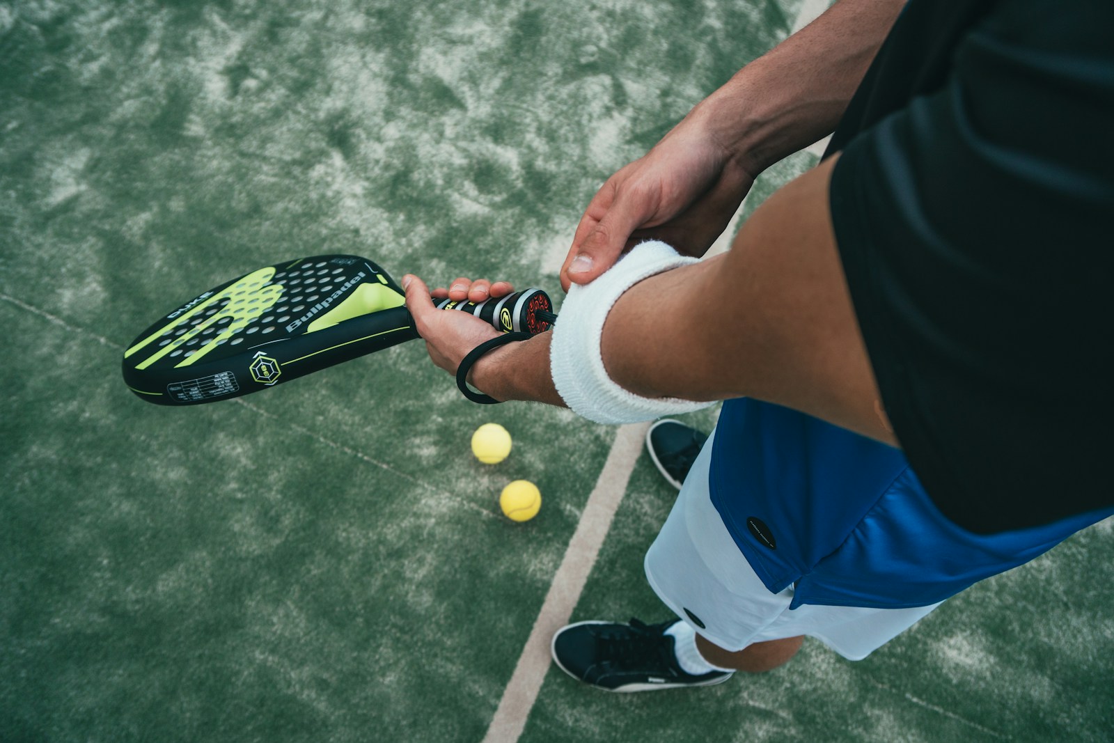 Pickleball vs Tennis: Understanding the Key Differences and Similarities Pickleball vs Tennis: Understanding the Key Differences and Similarities